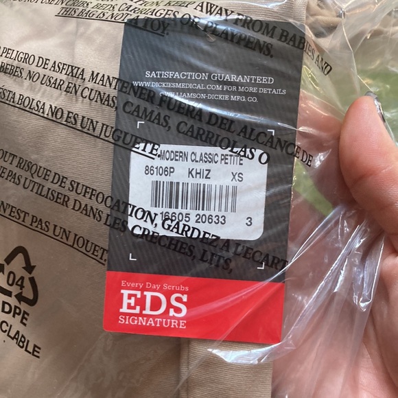 Dickies Women's EDS Signature Tapered Leg Cargo Scrub Pants - Picture 7 of 7